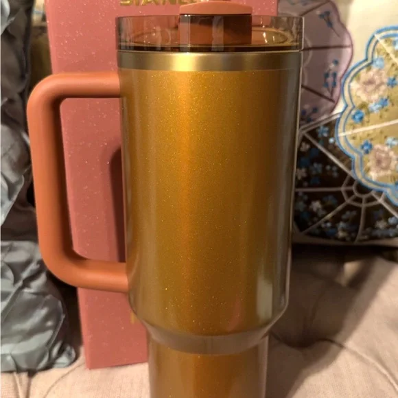 NWT Limited Edition Stanley Copper Tinsel 40oz Quencher - Picture 5 of 7